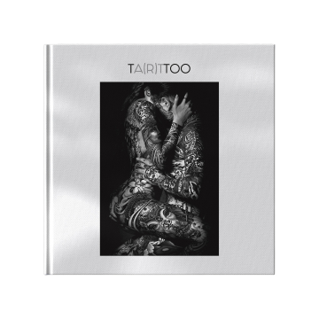 TA(R)TTOO Soffbordsbok i svart och vitt